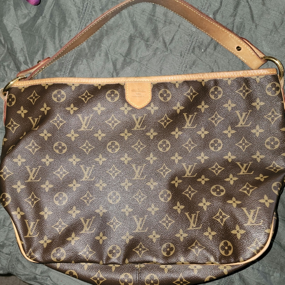 AUTHENTIC,  Louis Vuitton Monogram canvas Delightful PM shoulder bag.